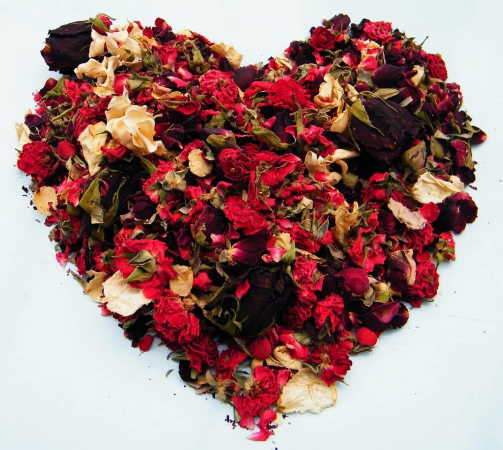 sweetheart potpourri using rose buds